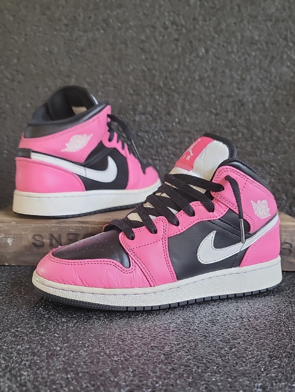 Nike Air Jordan 1 Mid "Pinksicle" Wmns 6.5 Ships Today - Picture 2 of 15